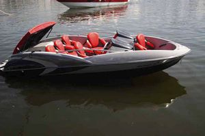 runabout in-bord / hydrojet / bow-rider / max. 7 personnes