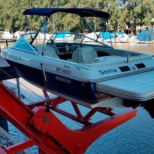 ascenseur à bateaux / à annexes / pour yacht / à jet-ski