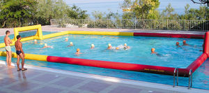 jeu aquatique terrain de volley-ball / gonflable
