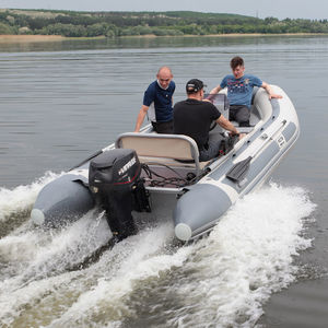 bateau pneumatique hors-bord / RIB / de sport / de plongée