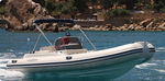 Bateau pneumatique semi-rigide am�nag� (hors-bord, � console centrale, avec bain de soleil) 560 5,6m Maestrale