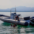 bateau pneumatique hors-bord / à console centrale / semi-rigide - 760 SPORT