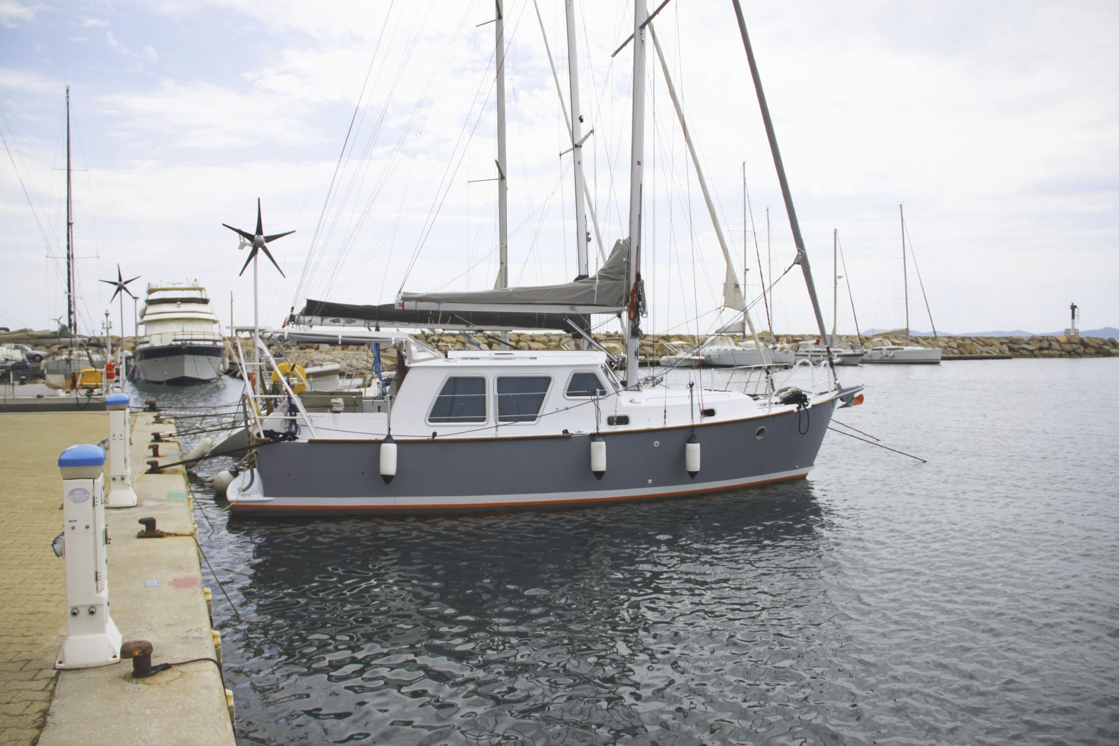 Voilier de croisière SAINTE MARTHE 33 META Yachts 2 cabines / 4 couchages / boutdehors