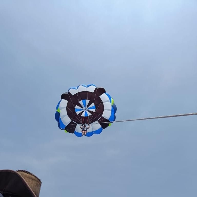 Parachute ascensionnel sur mesure MILLENIUM 26 Hovel Parasail