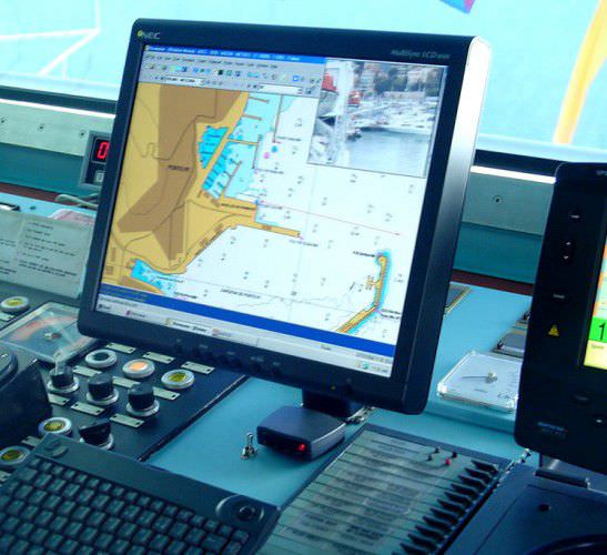 Carte marine électronique (conforme ECDIS) NAVMASTER ECS PC Maritime