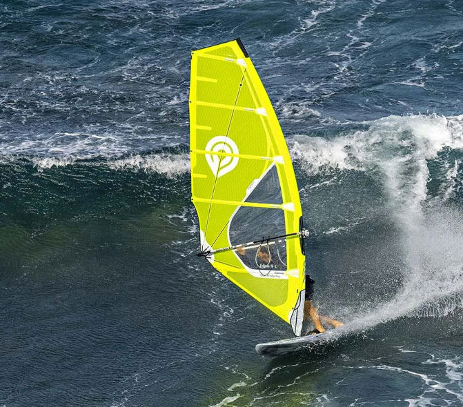 Voile De Planche à Voile Goya Eclipse 4,1m – Solide Et En Très Bon État