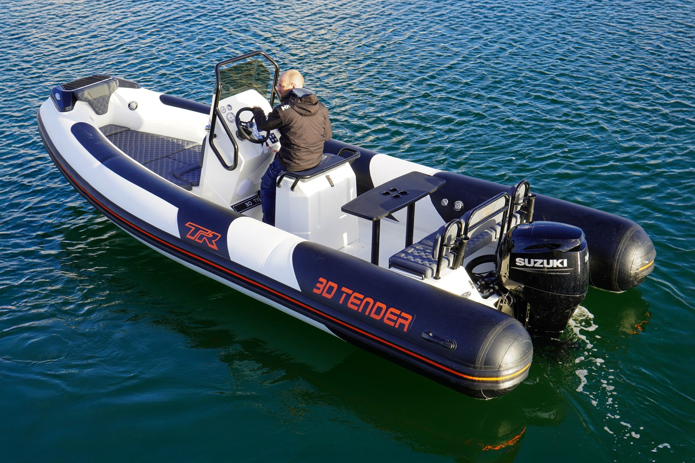 Bateau à Console Centrale Avec éclaboussures D'eau Dedans | Vecteur Premium Bateau à Console Centrale Avec éclaboussures D'eau Dedans | Vecteur Premium