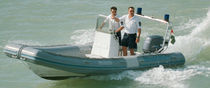 Bateau pneumatique hors-bord / semi-rigide...