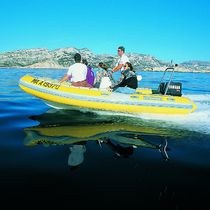 Bateau pneumatique hors-bord / semi-rigide...