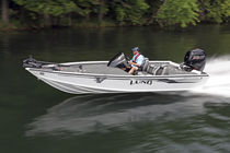 Bass boat hors-bord / à console latérale...