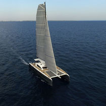 Catamaran / de croisière / cockpit ouvert...