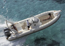 Bateau pneumatique hors-bord / bimoteur...