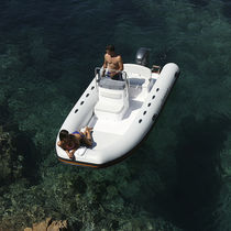 Bateau pneumatique hors-bord / semi-rigide...