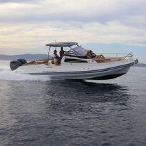 Bateau pneumatique hors-bord / bimoteur...