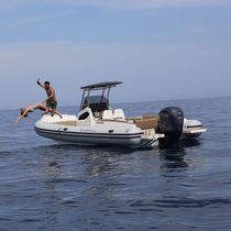 Bateau pneumatique hors-bord / semi-rigide...