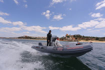 Bateau pneumatique hors-bord / semi-rigide...