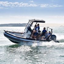 Bateau pneumatique hors-bord / semi-rigide...