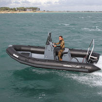 Bateau pneumatique hors-bord / semi-rigide...