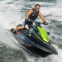 Jet-ski assis / trois places / 4 temps /...