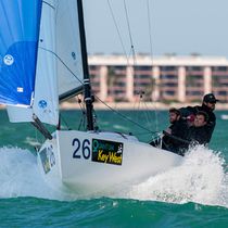Monocoque / monotype / quillard de sport...