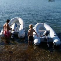 Bateau pneumatique hors-bord / semi-rigide...