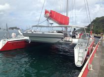 Bateau pneumatique hors-bord / semi-rigide