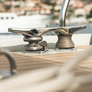 taquet d'amarrage pour yacht