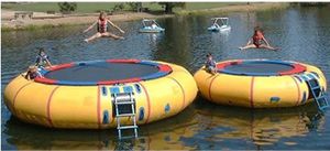 jeu aquatique trampoline