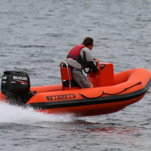 bateau pneumatique hors-bord 1