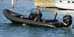 bateau pneumatique hors-bord 1