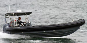 bateau pneumatique hors-bord 1
