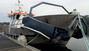 barge de récupération des déchets