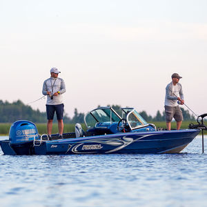 bass boat hors-bord 1