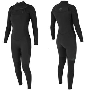 combinaison en néoprène pour sports nautiques
