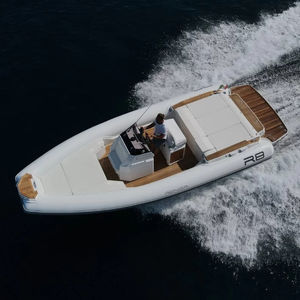 bateau pneumatique in-bord