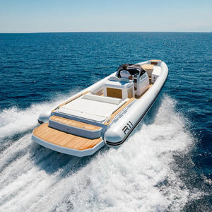 bateau pneumatique in-bord 1