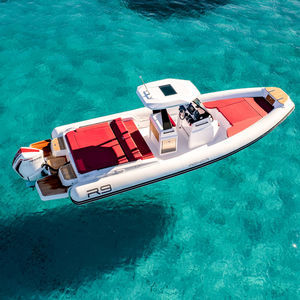 bateau pneumatique hors-bord