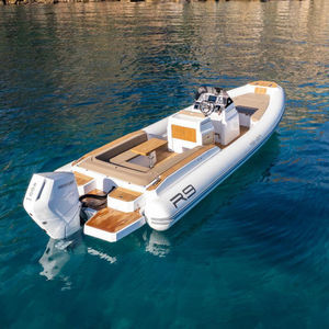 bateau pneumatique hors-bord 1
