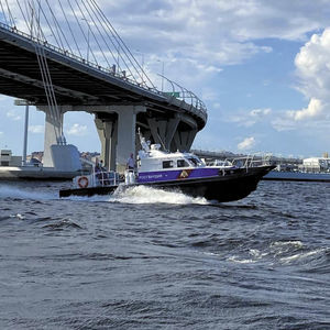 bateau de surveillance
