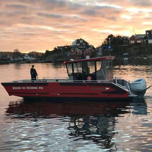 bateau de travail / bateau de recherche et sauvetage / bateau de débarquement / bateau pompier