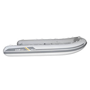 bateau pneumatique hors-bord