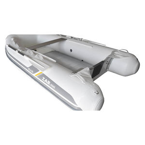 bateau pneumatique hors-bord
