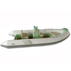 bateau pneumatique hors-bord