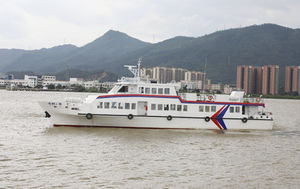 ferry à passagers en aluminium