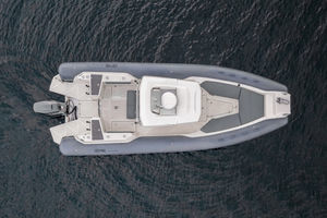 bateau pneumatique hors-bord 1