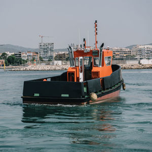 bateau de travail
