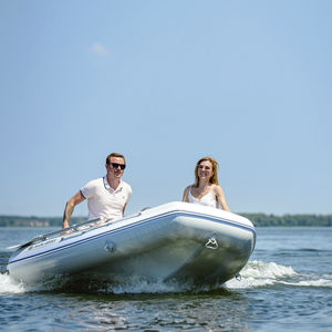 bateau pneumatique hors-bord 1