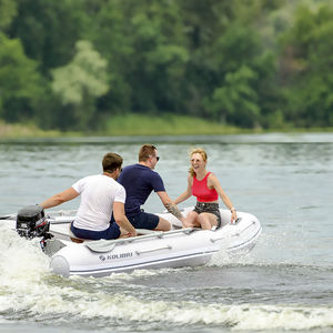 bateau pneumatique hors-bord 1