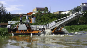 bateau moissonneur d'algues