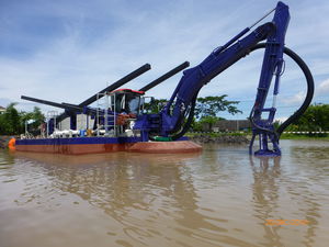 bateau de travail